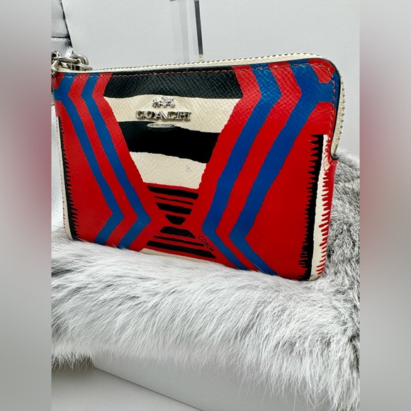 Coach Wristlet RARE Aztec Pattern - Picture 7 of 11